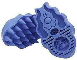 Kong Dog Zoom Groom Rubber Brush Blue